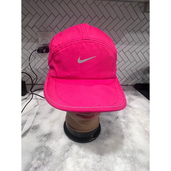 Nike Daybreak Dri-FIT Running Hat Cap Hot Pink Reflective Swoosh Lightweight - Picture 1 of 7